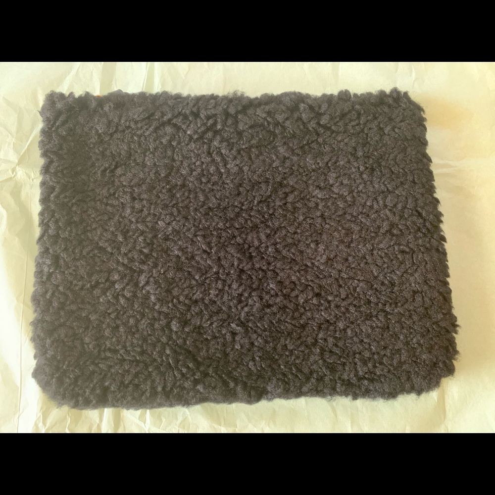 Black Sherpa Pouch